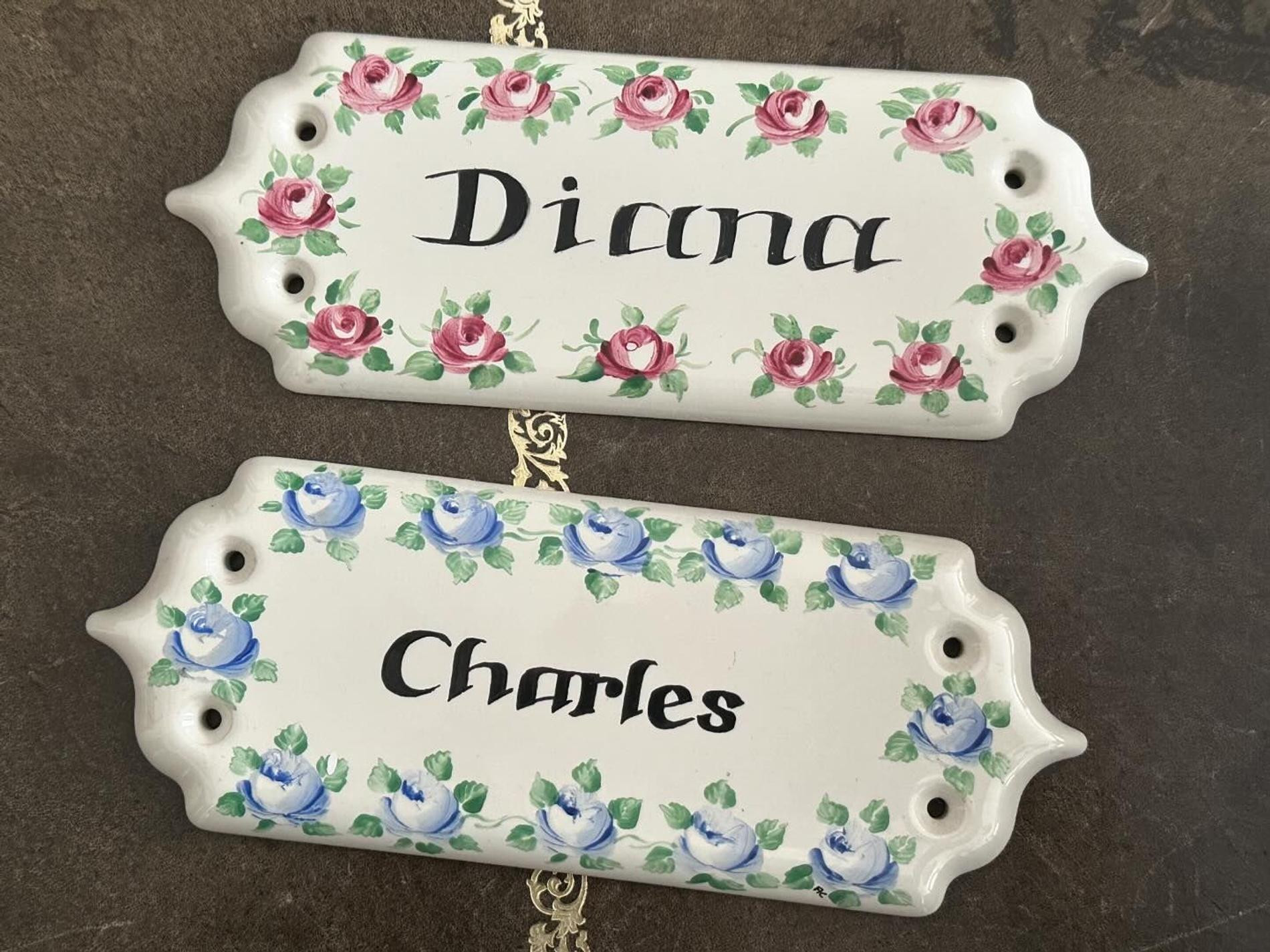 Таблички с именами Дианы и Чарльза. Фото: Инстаграм* @charles.earl.spencer