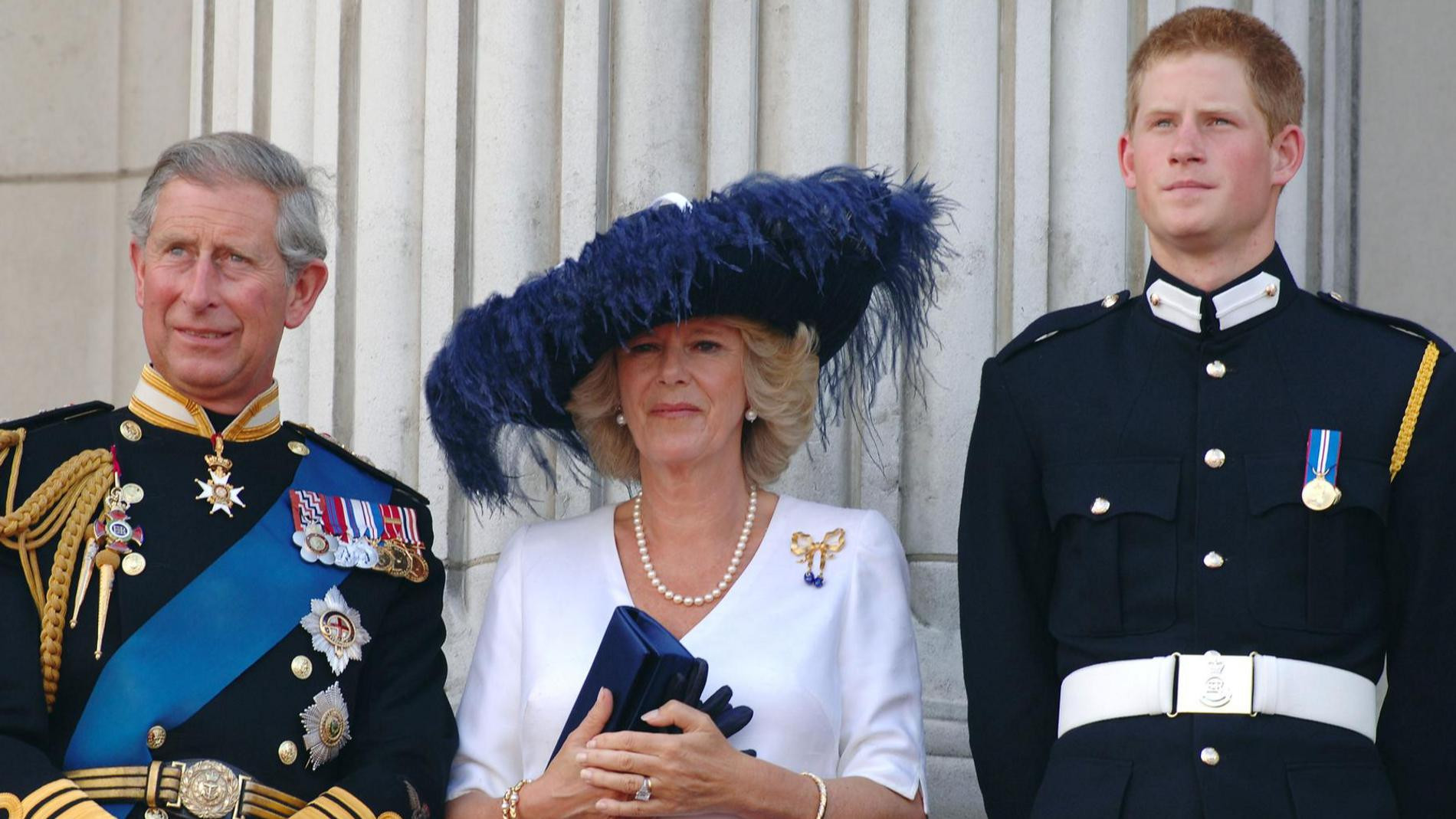 Карл III, королева Камилла и принц Гарри. Фото: Getty Images