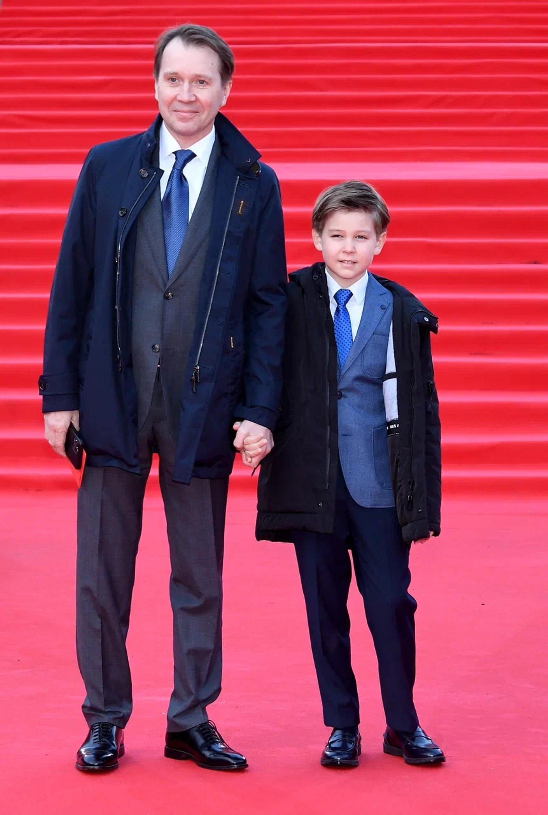 Евгений Миронов с сыном. Фото: пресс-служба