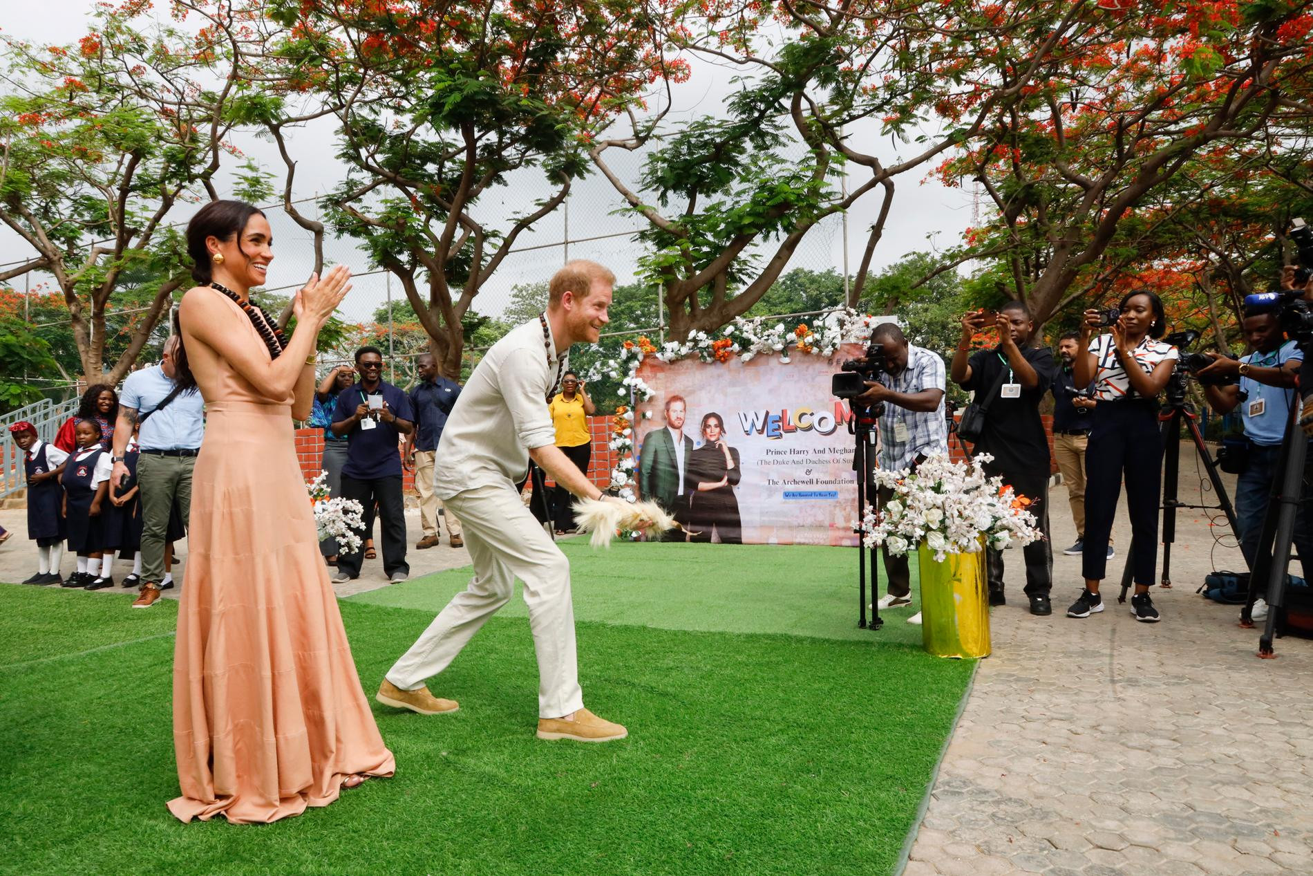 Меган Маркл и принц Гарри в Нигерии. Фото: Getty Images