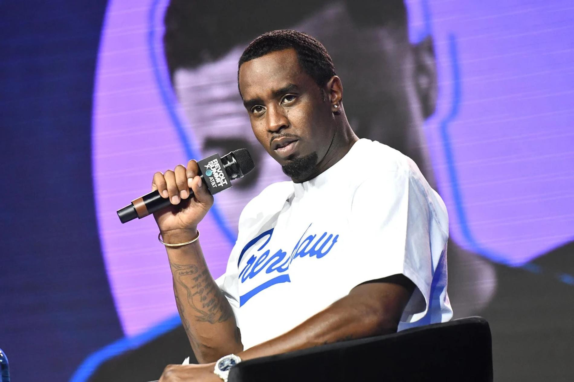 Стало известно, что P.Diddy на самом деле думает о шок-видео, в котором  бросает на пол и избивает возлюбленную: «Он в ярости»