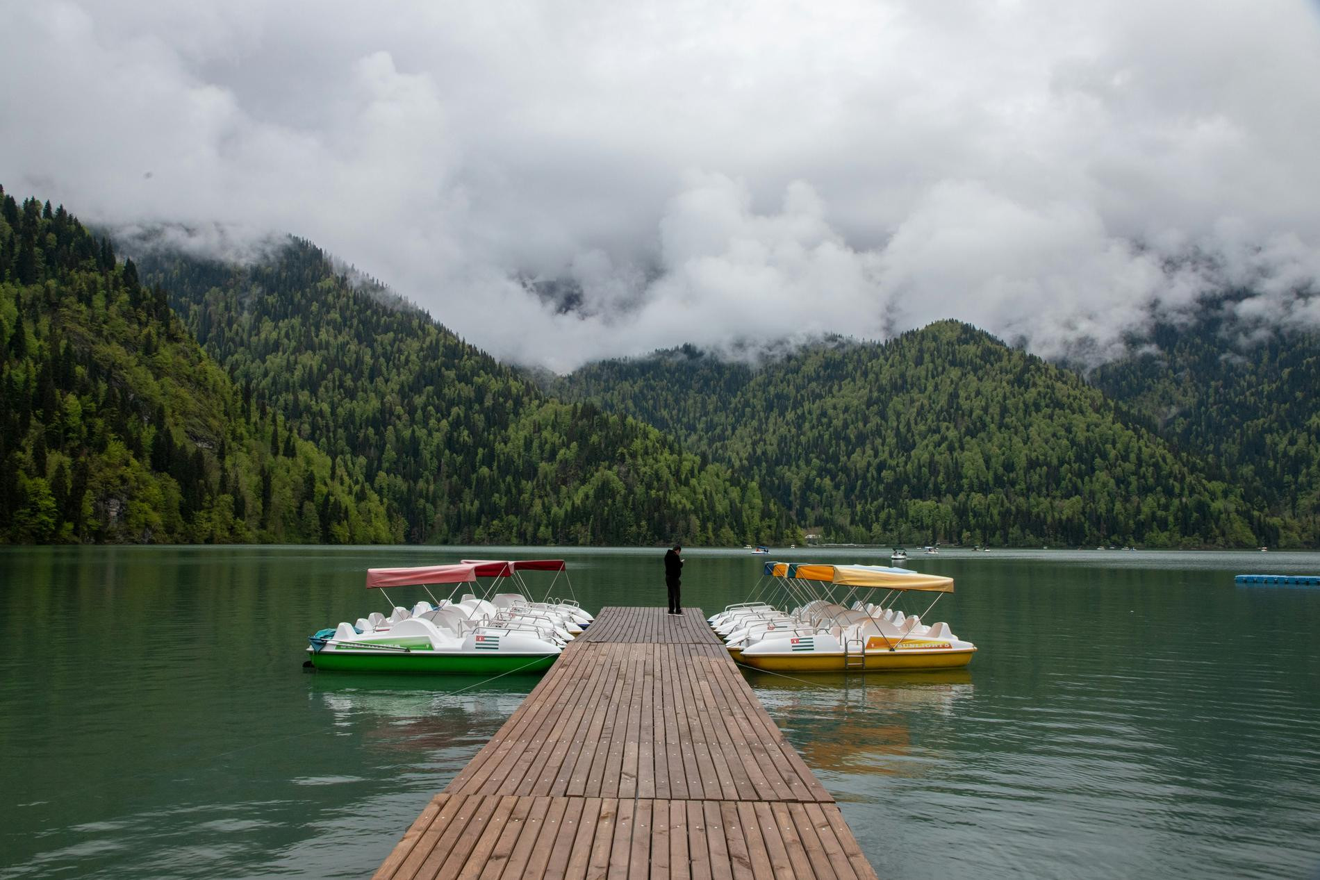 Озеро Рица. Фото: Julia Prokopenko / Unsplash