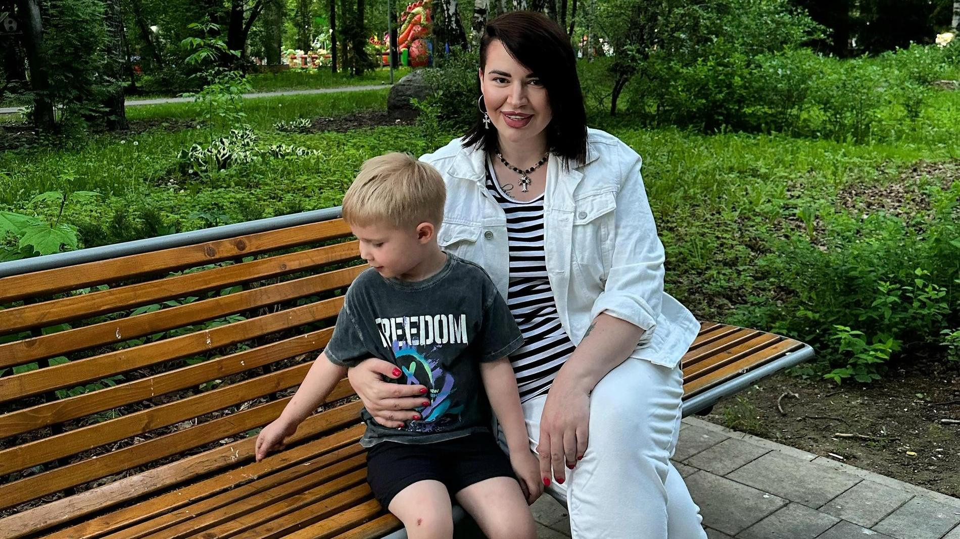 Саша Черно с сыном. Фото: Инстаграм* @sasha_cherno93_official