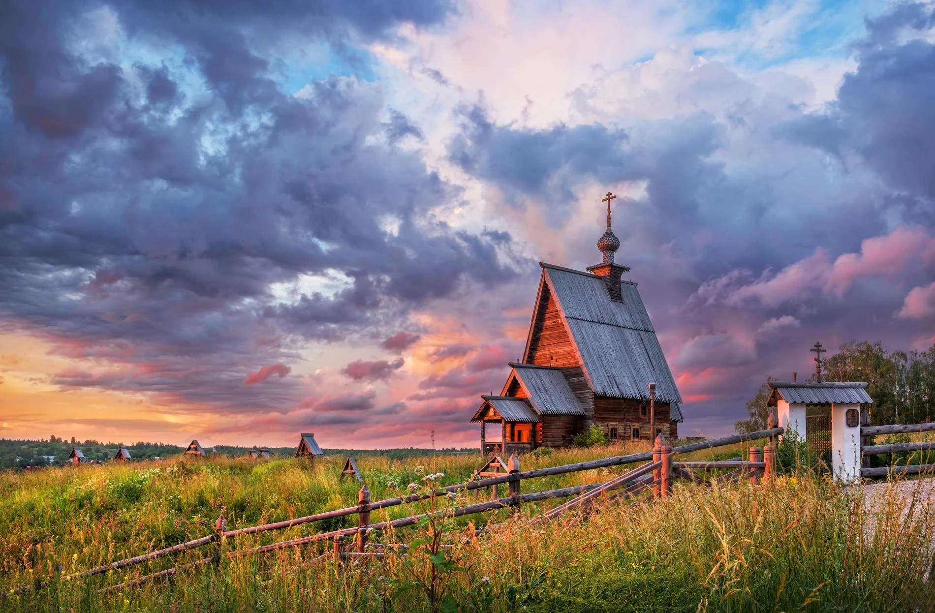 Воскресенская церковь на горе Левитана. Фото: yulenochekk / Getty Images