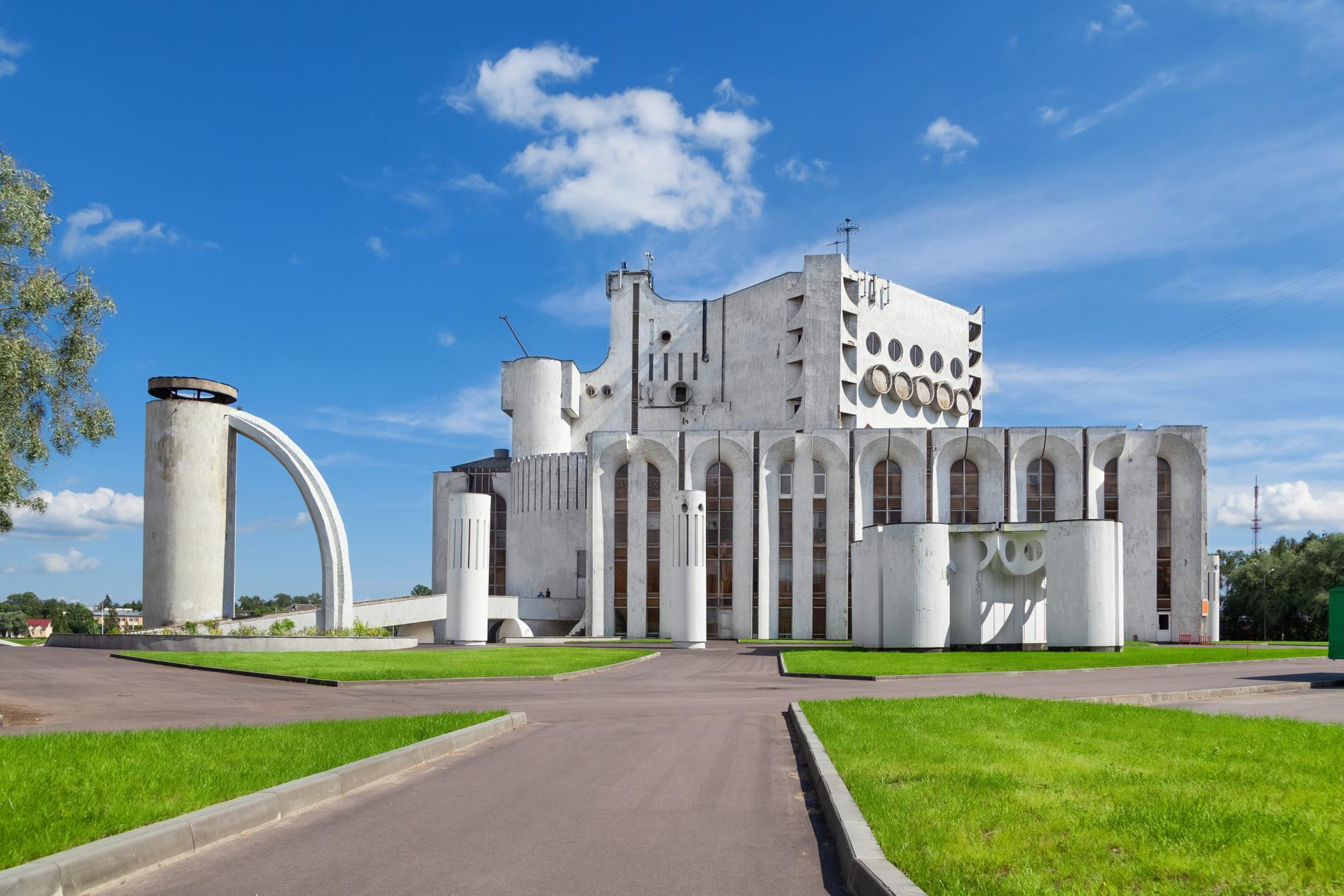 Новгородский театр драмы им. Ф. М. Достоевского. Фото: bbsferrari / Getty Images