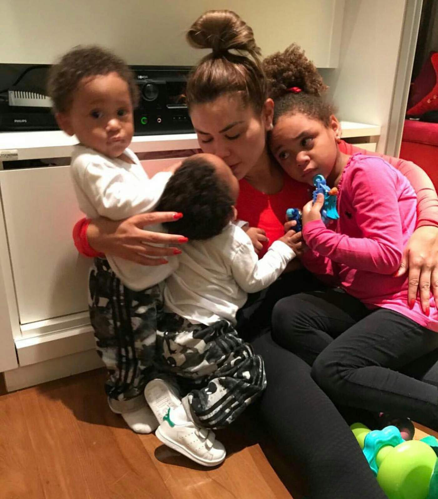 Экс-супруга Адриано с детьми. Фото: Инстаграм Камиллы