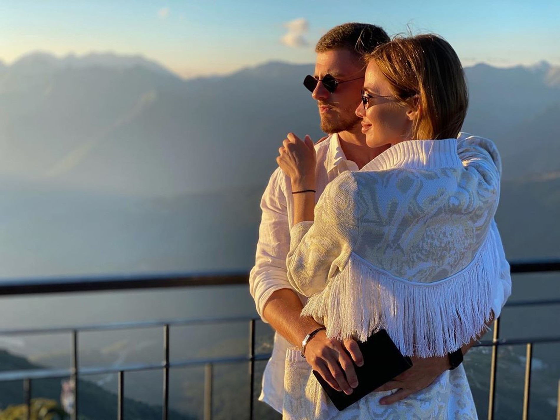 Алекса чвикова отец. Алекса с парнем. Алекса с парнем. Алекса чвикова с артуром. Алекса с парнем.