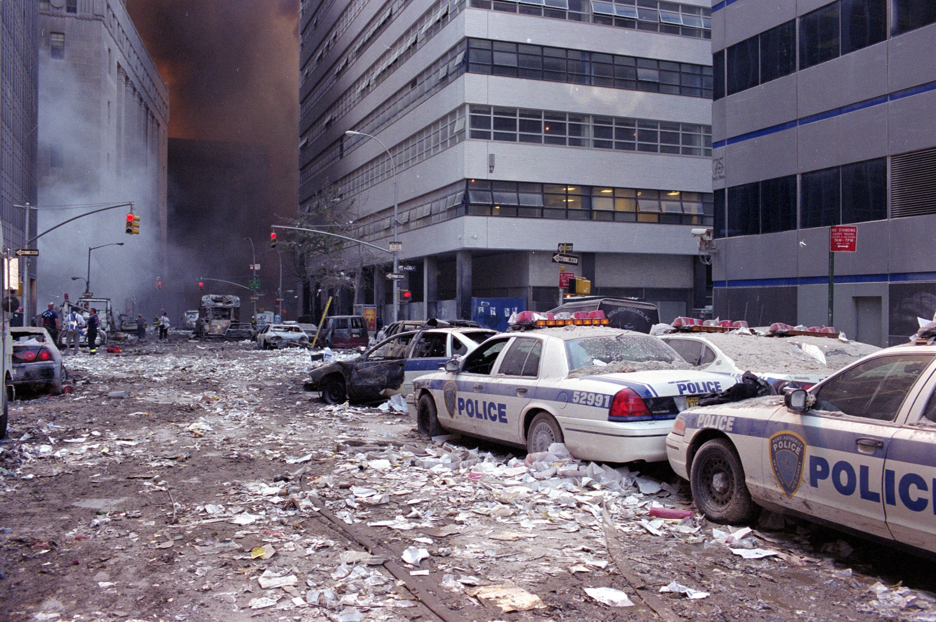 Какой сегодня теракт был. Трагедия 11 сентября в Нью-Йорке. 11 Сентября 2001 белый дом. Пожарные Нью-Йорка 11 сентября.
