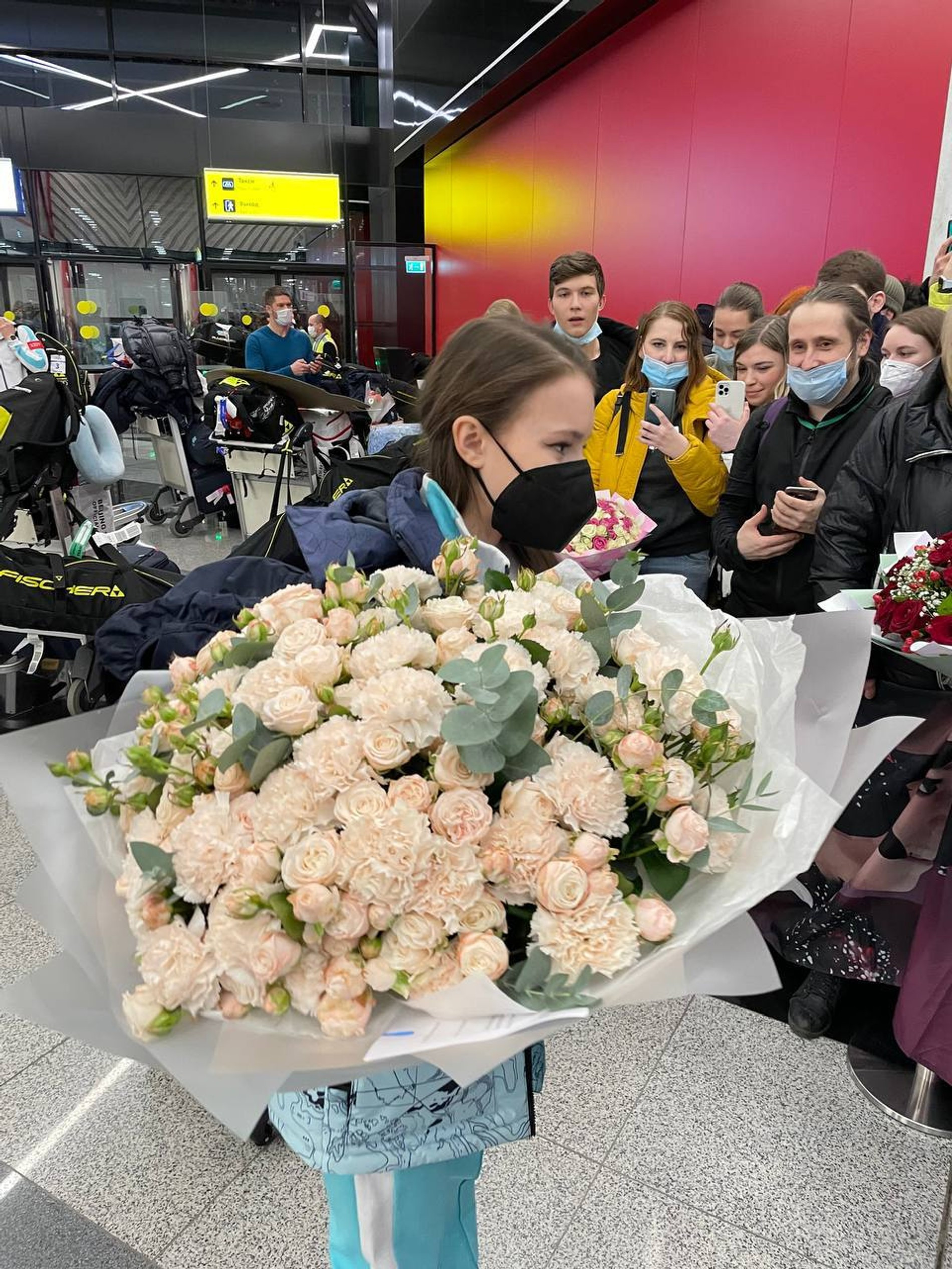 Встреча олимпийцев на улице