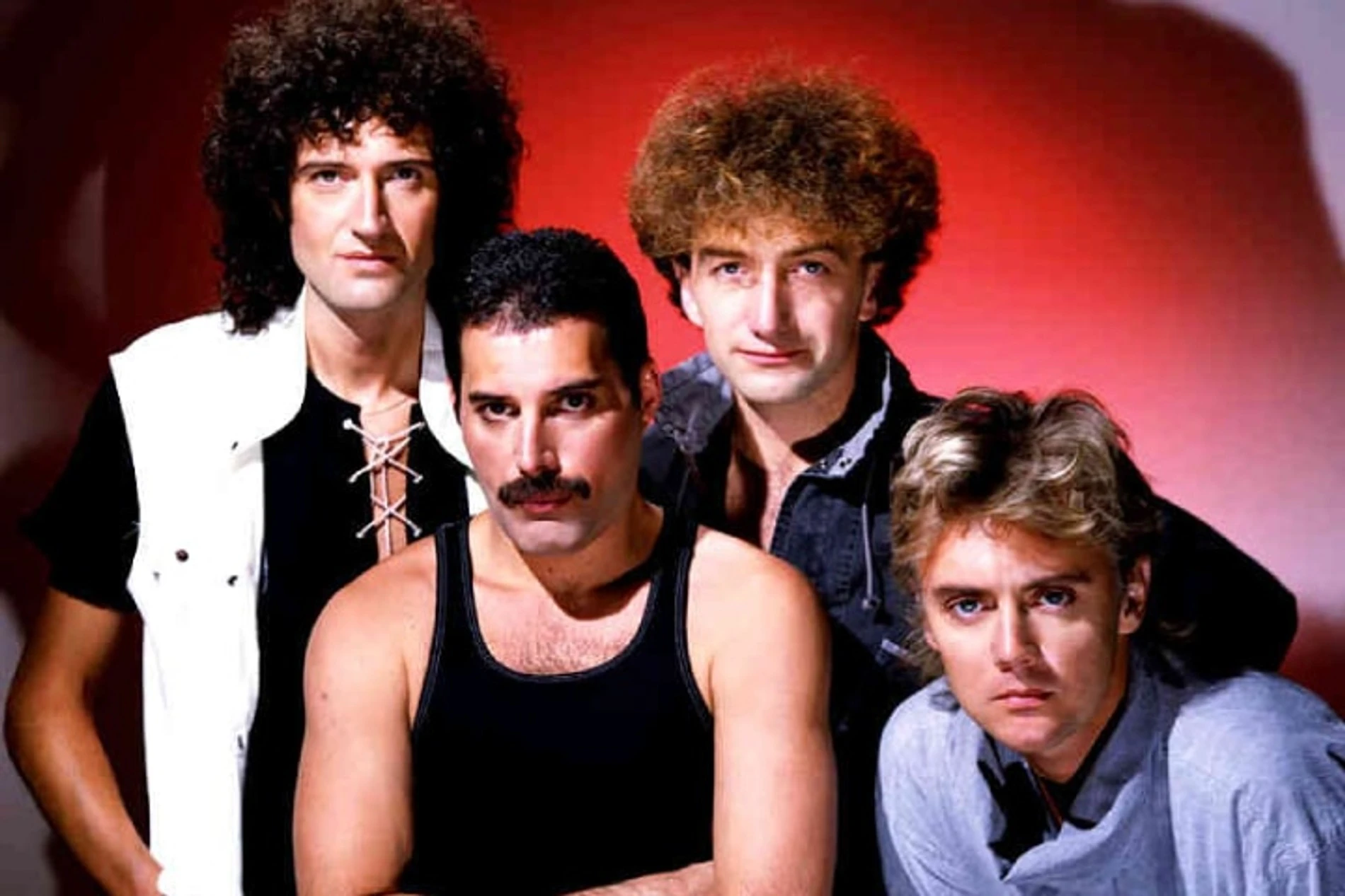 Группа queen. Queen 1973. Квин группа в платьях. Queen обложки i want to Break. I want to Break free Remastered 2011 Queen.