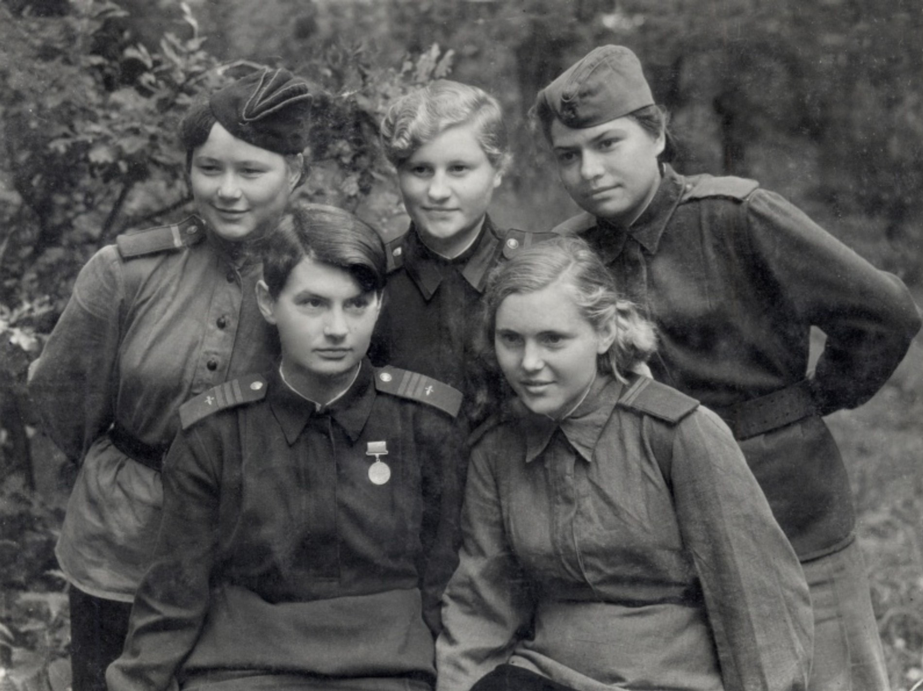 Жены военных в военное время. Женщины-солдаты 1941. Женщины солдаты Великой Отечественной войны.