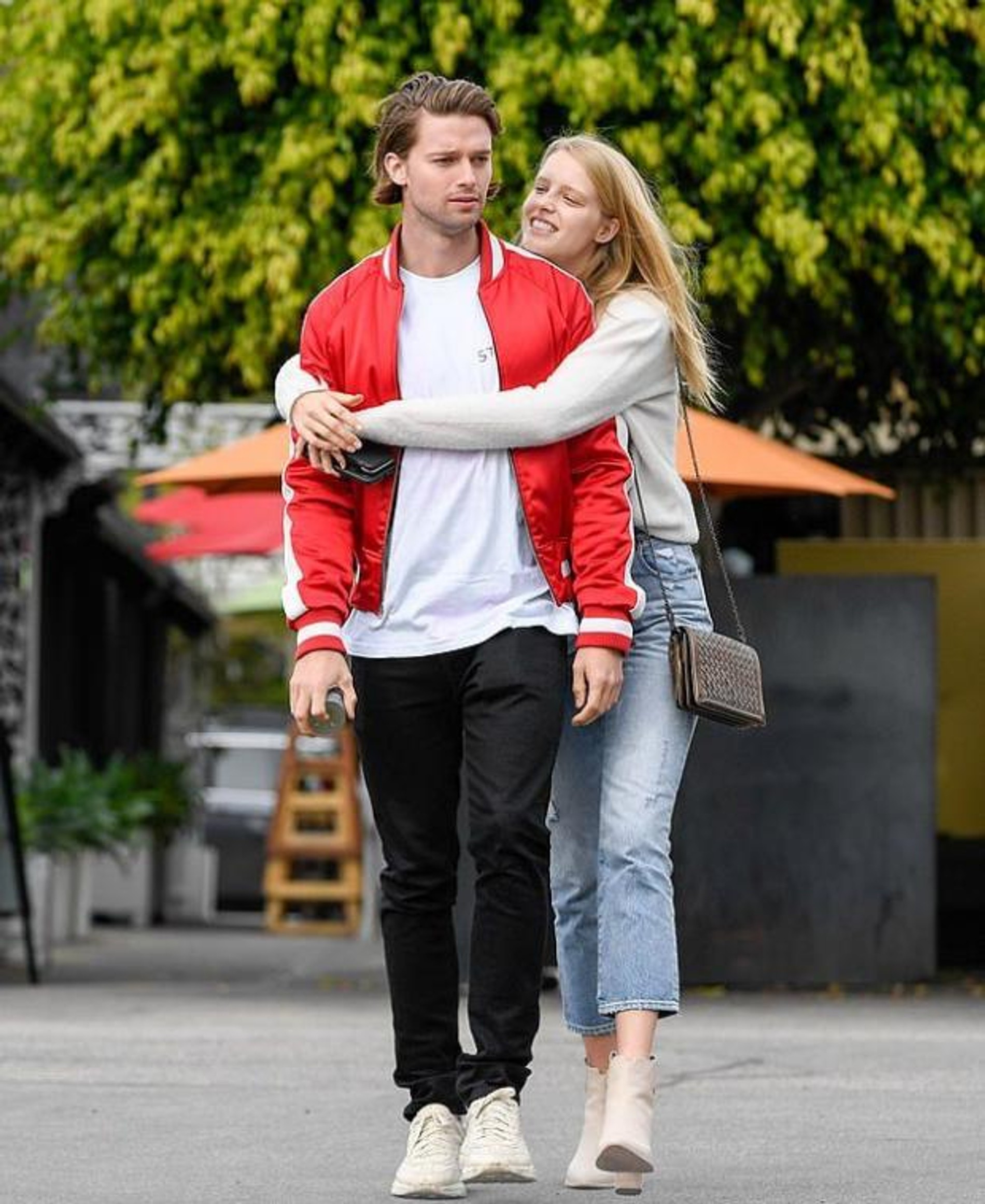 Стефани сеймур и питер брант с сыновьями. Патрик шварценеггер фото. Прогулка с любимым. India royale and lil durk. Прогулка пар.