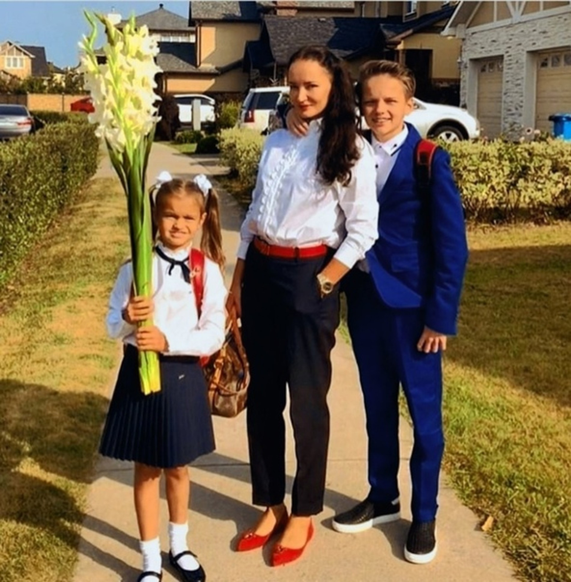 Богатые школьники мы семья. Богатые против бедных. Зажиточные школьники. Богатый vs бедный школьник !. Включи богатая школа.