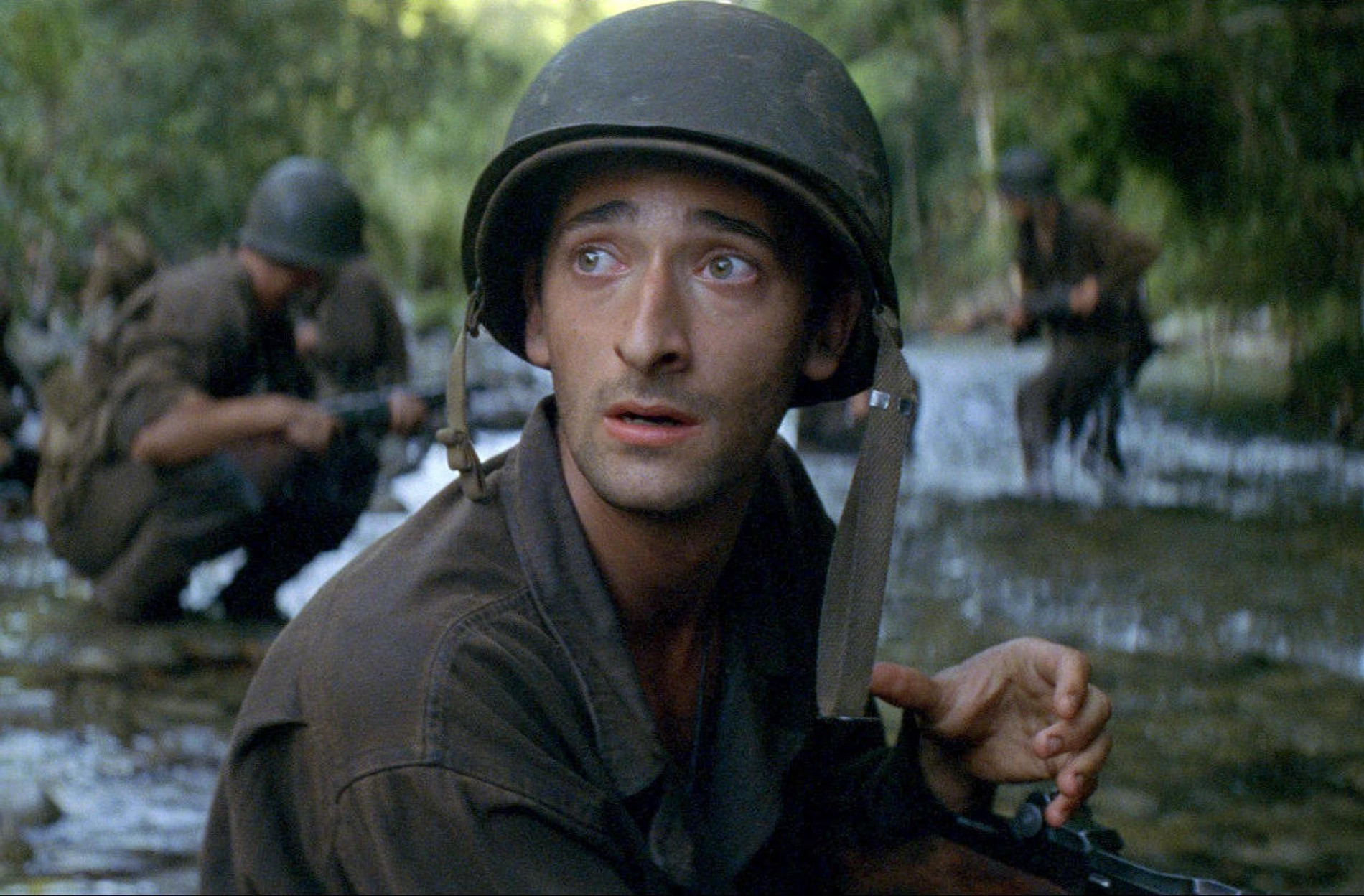 Эдриан броуди киноактеры сша. The thin Red line 1998. Тонкая красная линия / the thin Red line (1998). Эдриан Броуди тонкая красная линия. Шон Пенн тонкая красная линия.