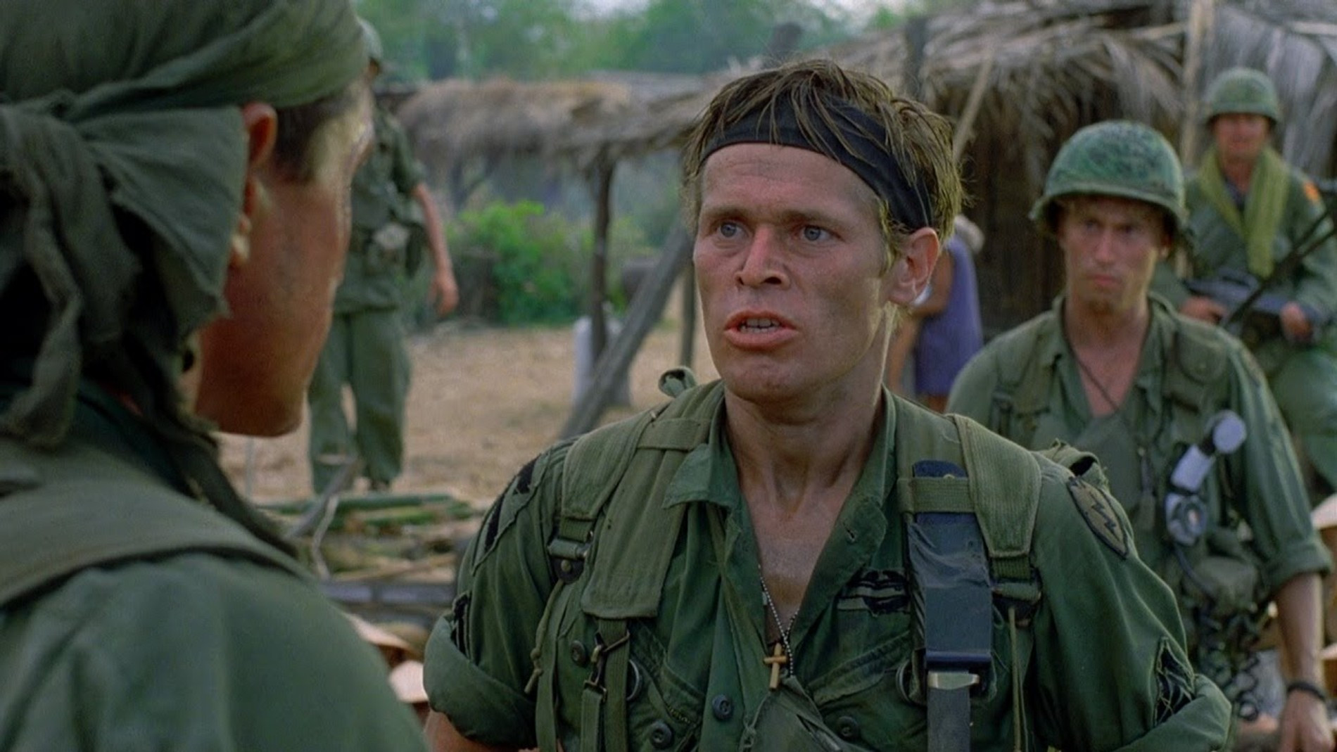 Взвод северный человек. Сержант барнс взвод. Взвод северный человек. Взвод северный человек. Уильям дефо вьетнам.