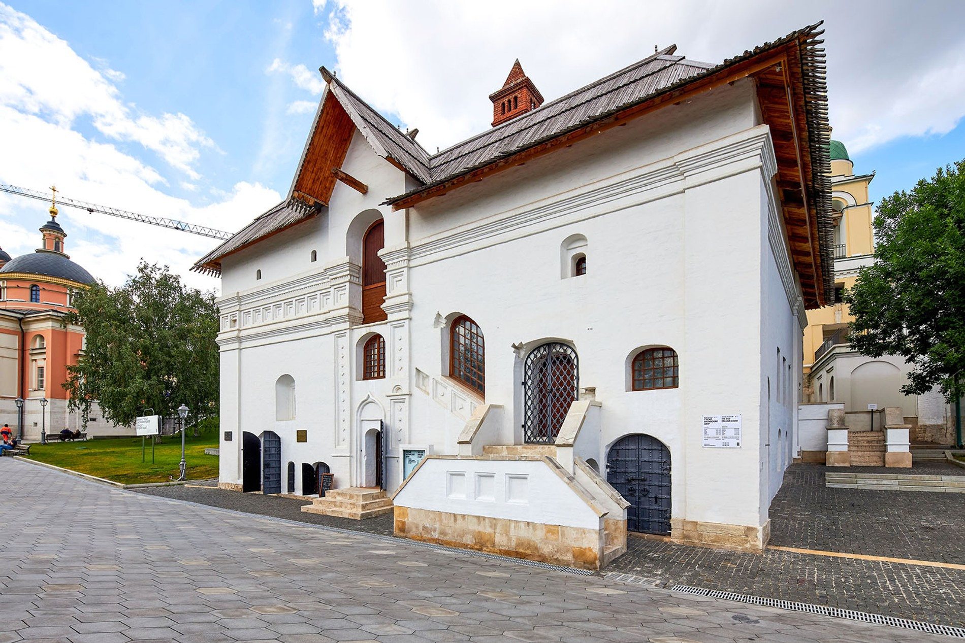 Парк зарядье старый английский двор. Парк Зарядье старый английский двор музей. АРК Зарядье (старый английский двор). Усадьба Романовых в Зарядье.