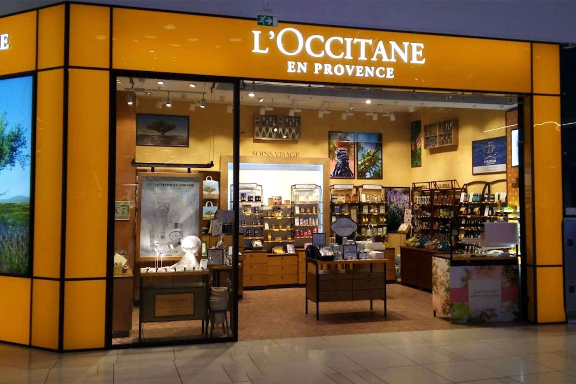 Измененные названия магазинов. L`Occitane бренд. Косметика loccitane. Loccitane магазин. Французский бренд косметики l'Occitane.