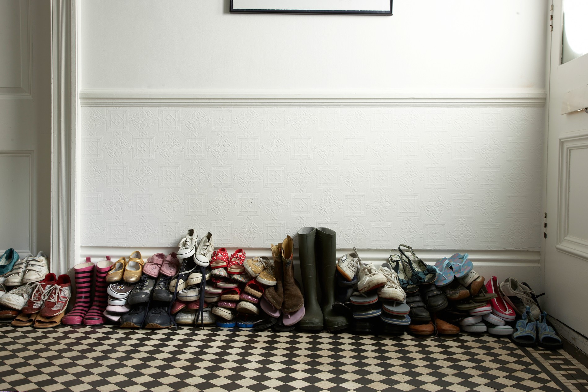 Обувь в коридоре