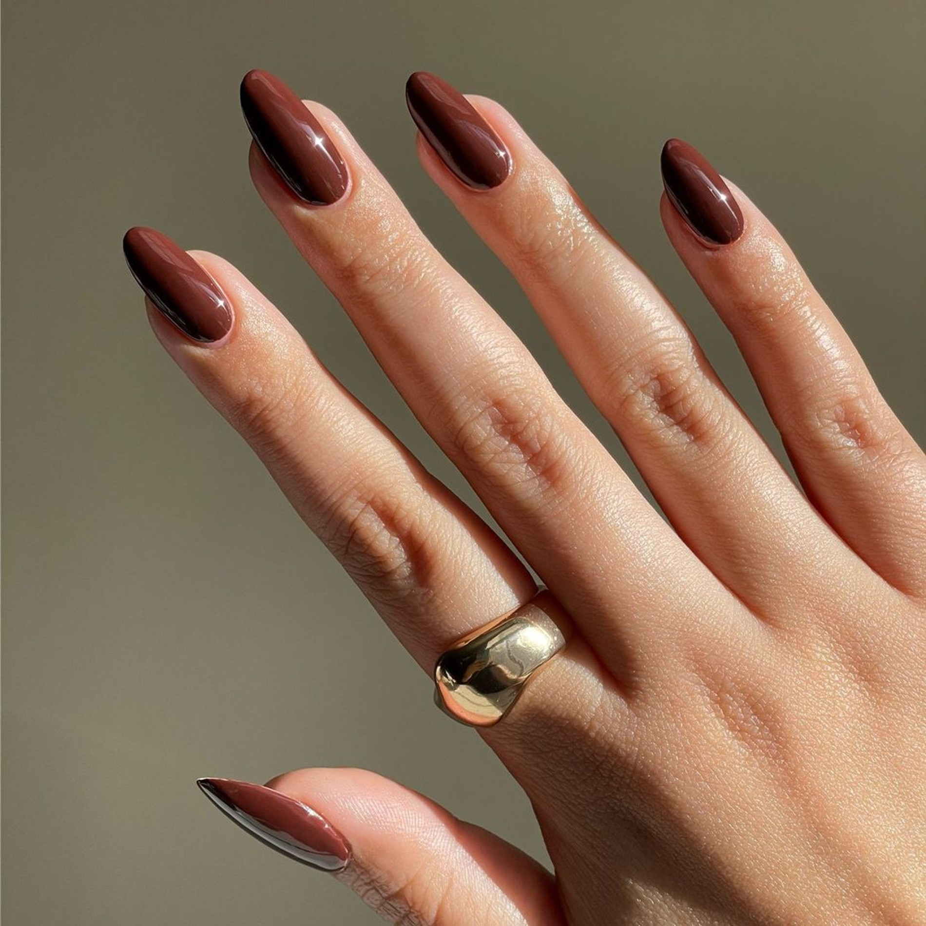Карамельный цвет ногтей