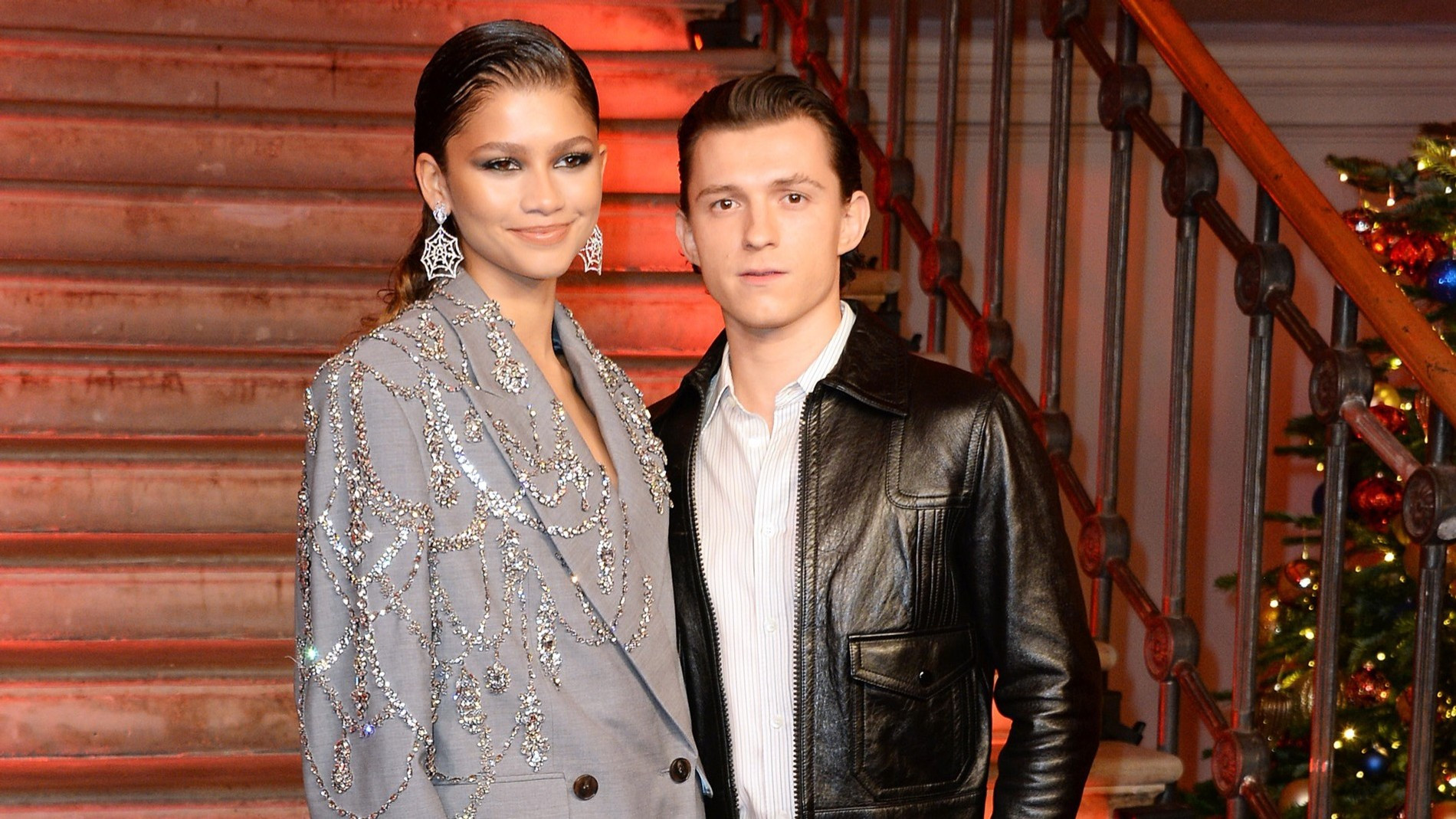 Том холланд сделал предложение зендае. Tom Holland and Zendaya. Tom Holland and Zendaya 2022. Зендая и том Холланд. Том Холланд 2021.