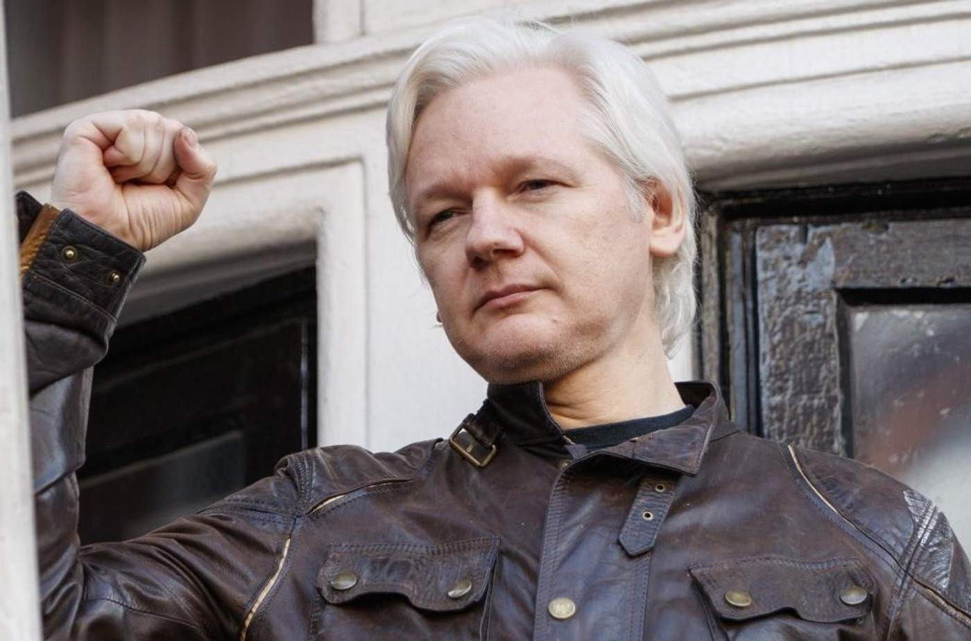 Жена ассанжа. Джулиан ассанж 2024. Julian assange. Отец джулиана ассанжа. Ассанж сша.