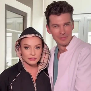 Хирург Сергей Свиридов и Жанна Эппле. Скриншот: Инстаграм (запрещён в РФ)