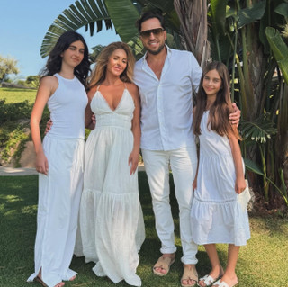 Александр Ревва с семьёй. Фото: Instagram (Запрещён в РФ) @arthurpirozhkov