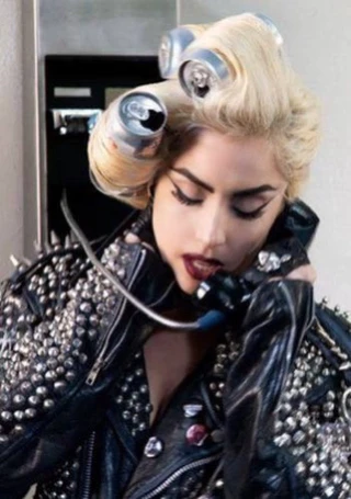 Леди Гага. Фото: Кадр из клипа на песню «Telephone»