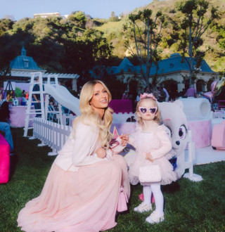 Пэрис Хилтон с дочерью. Фото: Instagram (Запрещён в РФ) @parishilton