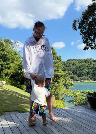 Александр Петров с сыном Фёдором. Фото: Instagram (Запрещён в РФ) @victoriyaantonova_