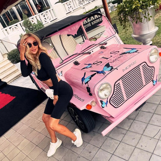 instagram@lopyrevavika