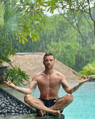 Instagram @lazarevsergey