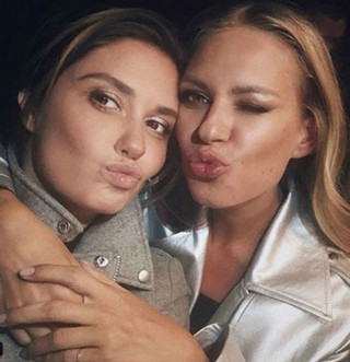 Рита Дакота и Агата Муцениеце. Фото: Инстаграм (запрещен в РФ) героинь материала