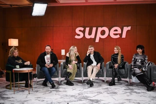 Алена Жигалова, Алексей Столяров, MIA BOYKA, Саша Стоун, Карина Кросс и Катя IOWA на паблик-токе Super. Фото: Super.ru / Александра Марченко