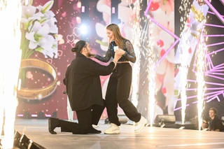 Gazan делает предложение своей девушке Полине. Фото: Super.ru / Александра Марченко