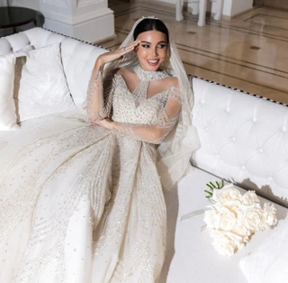 Первое платье Оксаны. Фото: Инстаграм (запрещен в РФ) Самойловой