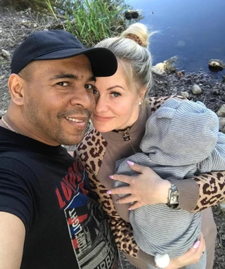 Сэм с супругой и ребенком. Фото: Инстаграм (запрещен в РФ) Селезнева