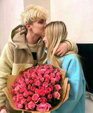 Ваня Дмитриенко со своей девушкой Сашей. Фото: Инстаграм (запрещен в РФ) героя материала