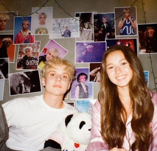 Ваня и Камила Валиева во время съемок клипа «Сила притяжения». Фото: Инстаграм (запрещен в РФ) артиста