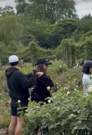 Джессика Альба и её новый возлюбленный. Фото: The Sun