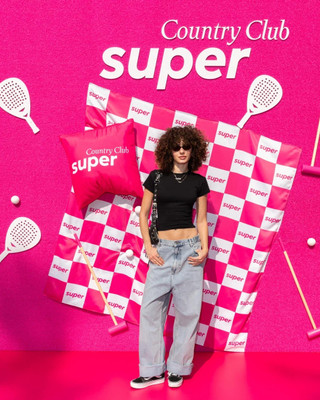 Саня Бекер. Фото: Super