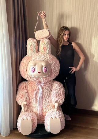 Аня Акулич и Лабубу. Фото: телеграм-канал героини материала 