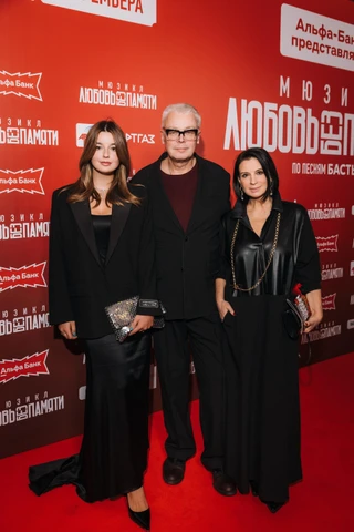 Александр и Екатерина Стриженовы с дочерью Александрой. Фото: архив пресс-службы