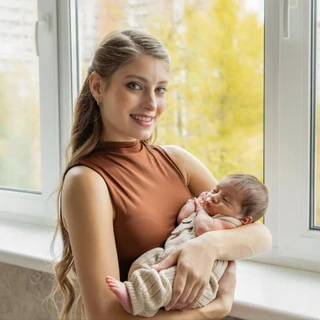 Алёна Косторная с сыном. Фото: Инстаграм (запрещён в РФ) @aliona_officialnew