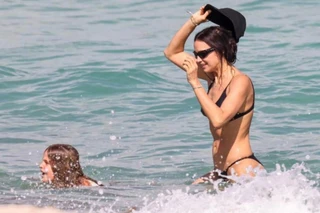 Ирина Шейк с дочкой Леей. Фото: Daily Mail