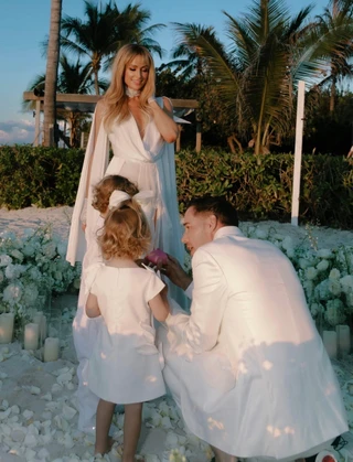 Пэрис Хилтон и Картер Реум со своими детьми. Фото: Соцсети Пэрис Хилтон