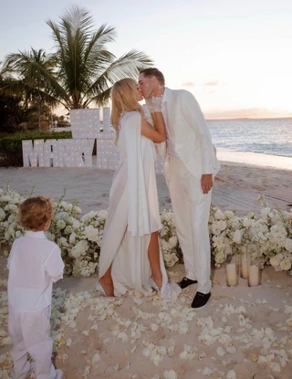 Пэрис Хилтон и Картер Реум со своими детьми. Фото: Соцсети Пэрис Хилтон