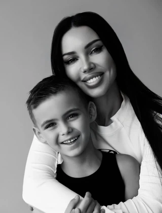 Оксана Самойлова с сыном Давидом. Фото: Инстаграм (запрещён в РФ) @samoylovaoxana