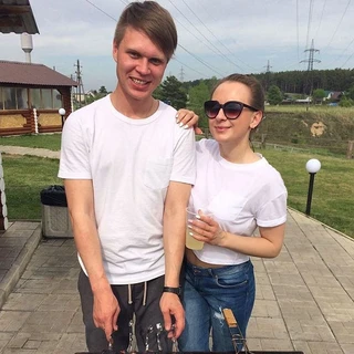 Женя Трофимов с супругой Софией. Фото: соцсети жены героя материала 