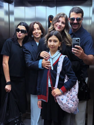 Иван Ургант с женой и дочками. Фото: Instagram (Запрещён в РФ) @urgantcom